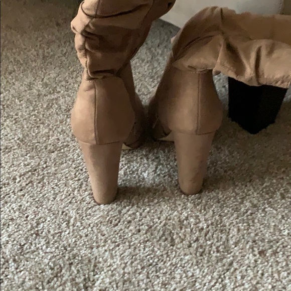 Slouchy tan boots - Picture 3 of 6
